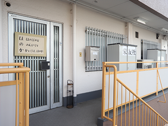 落ち着いた雰囲気の入口