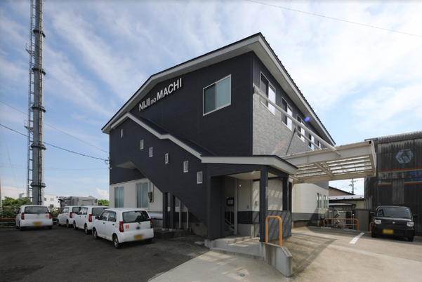 現代的な二階建て外観