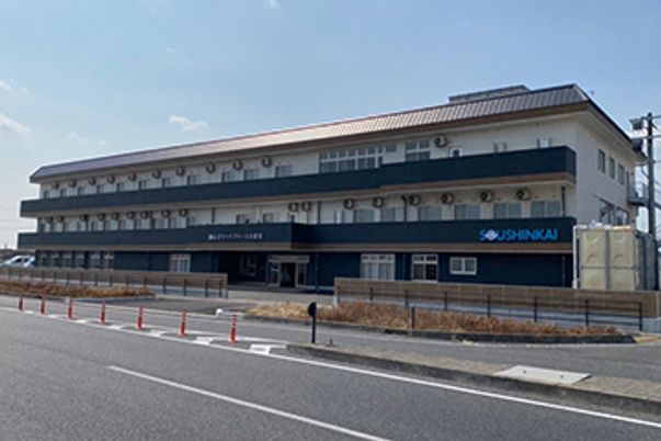 広々とした外観