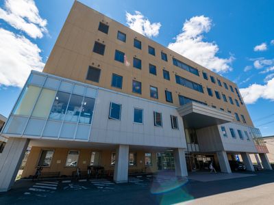 モダンな建物の入り口