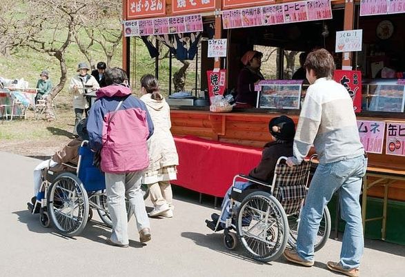 屋外の販売ブース