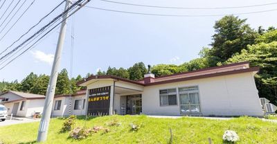 緑豊かな建物外観