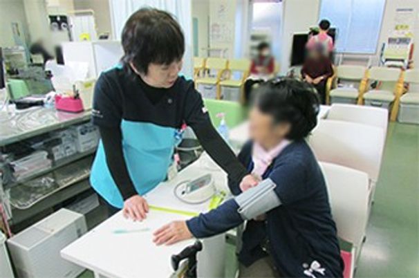 健康チェックの場面