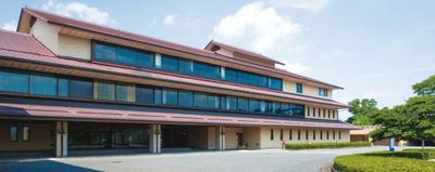広々とした建物の外観