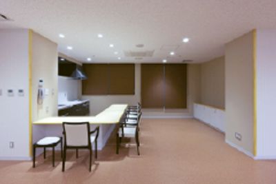 照明が明るい部屋