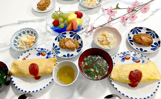 色彩豊かな料理のテーブル