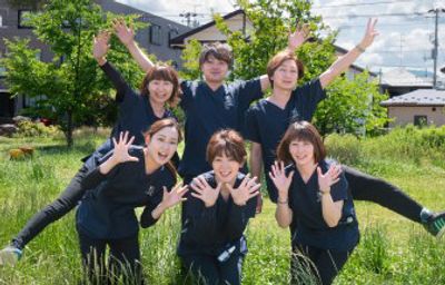 楽しげな様子のスタッフ