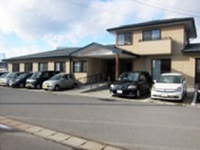 すっきりとした建物正面