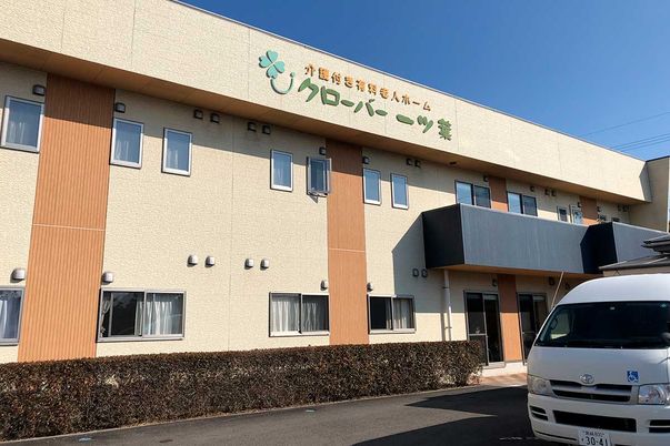 穏やかな外観の建物