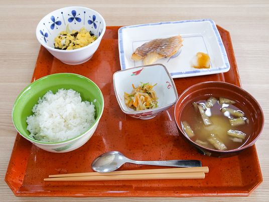 和食セットが並ぶテーブル