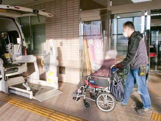 車椅子用リフトの玄関