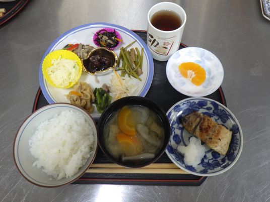 豊かなメニューの食事