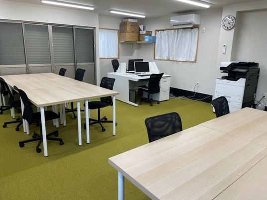 清潔感のあるスタッフルーム