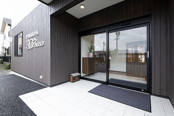 落ち着いた雰囲気の玄関