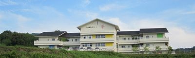 緑豊かな環境の外観