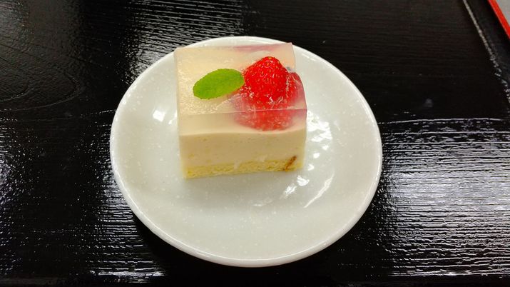 ミニケーキとフルーツ