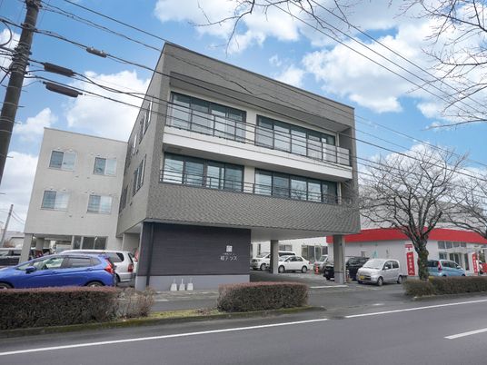 現代的デザインの建物外観