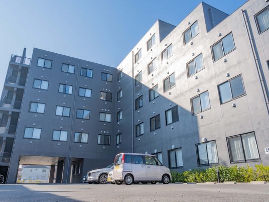スタイリッシュな建物外観
