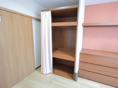 整頓された居室のクローゼット