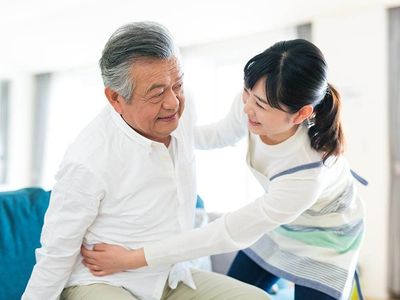 支援するケアスタッフの姿