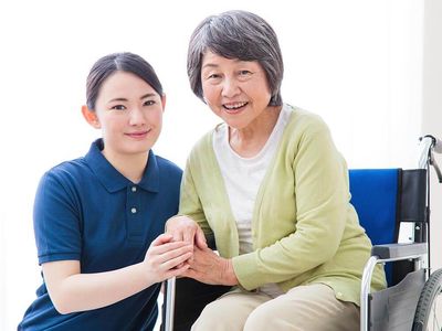 介護スタッフと利用者