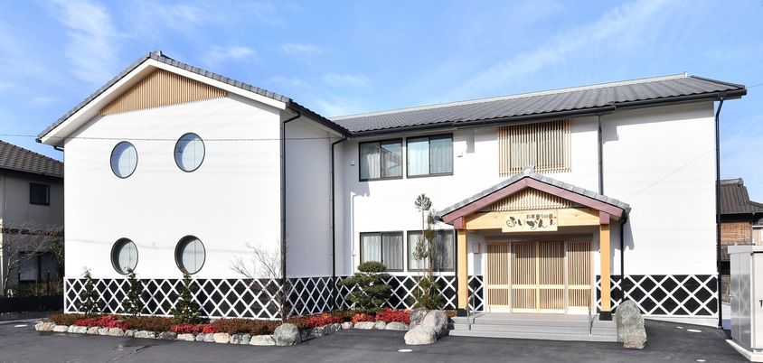 広々とした建物の外観