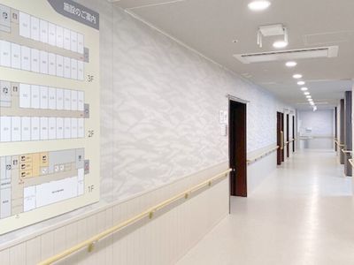 清潔な施設の廊下