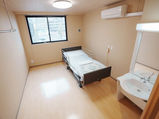 居室の清潔感あふれる風景
