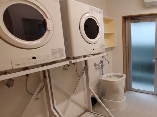 洗濯機とトイレの空間