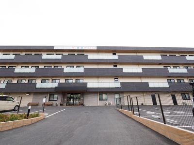 広々とした建物のエントランス