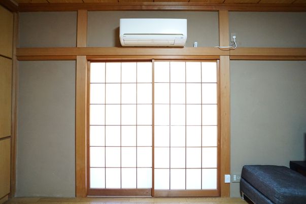 和室の襖とエアコン
