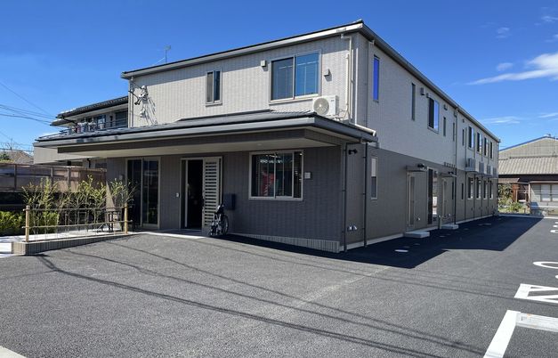 新築そうな外観の建物
