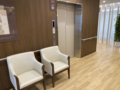 清潔感あるエレベーター前