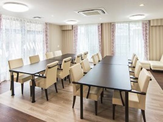 清潔な食堂の空間