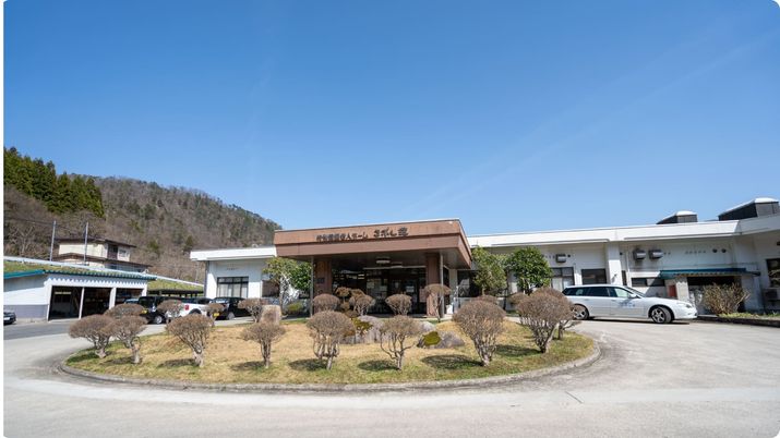 広い庭の外観
