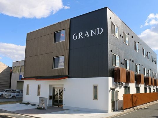 モダンな建物外観