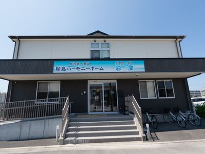 清潔なエントランス外観