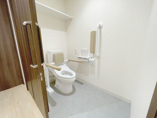 手すり付きトイレ
