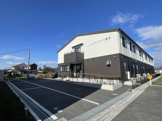 スタイリッシュな建物外観