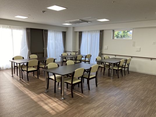 清潔な食堂の空間