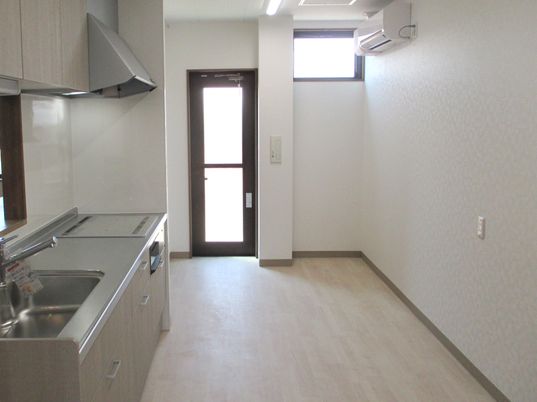 キッチン付き広めの部屋