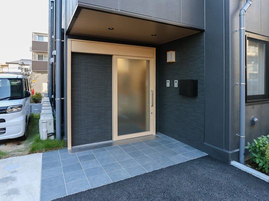 清潔な施設エントランス