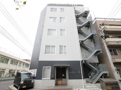 新しい外観の建物