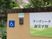 車椅子マークと施設看板