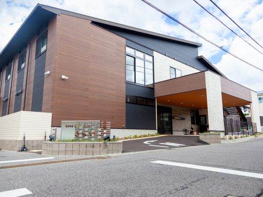 モダンな建物の外観