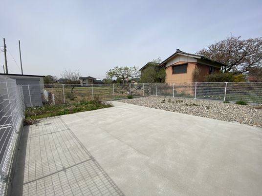 広々とした外観の空間