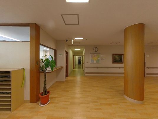 明るい廊下の風景