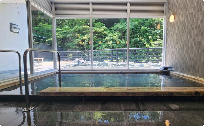 自然光が入る浴室