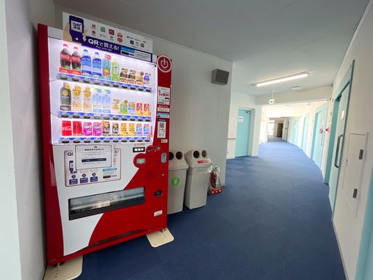 自動販売機がある廊下