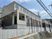 山の見える建物外観